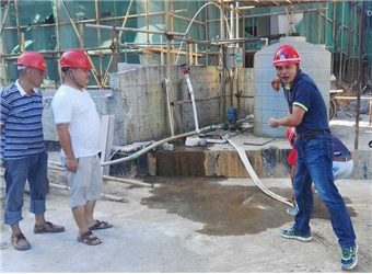 隊長指揮作戰(zhàn)